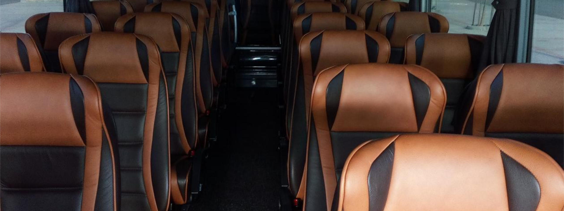 Všechny naše autobusy mají nadstandardní výbavu a interiér přizpůsobený pro nejvyšší pohodlí cestujících.